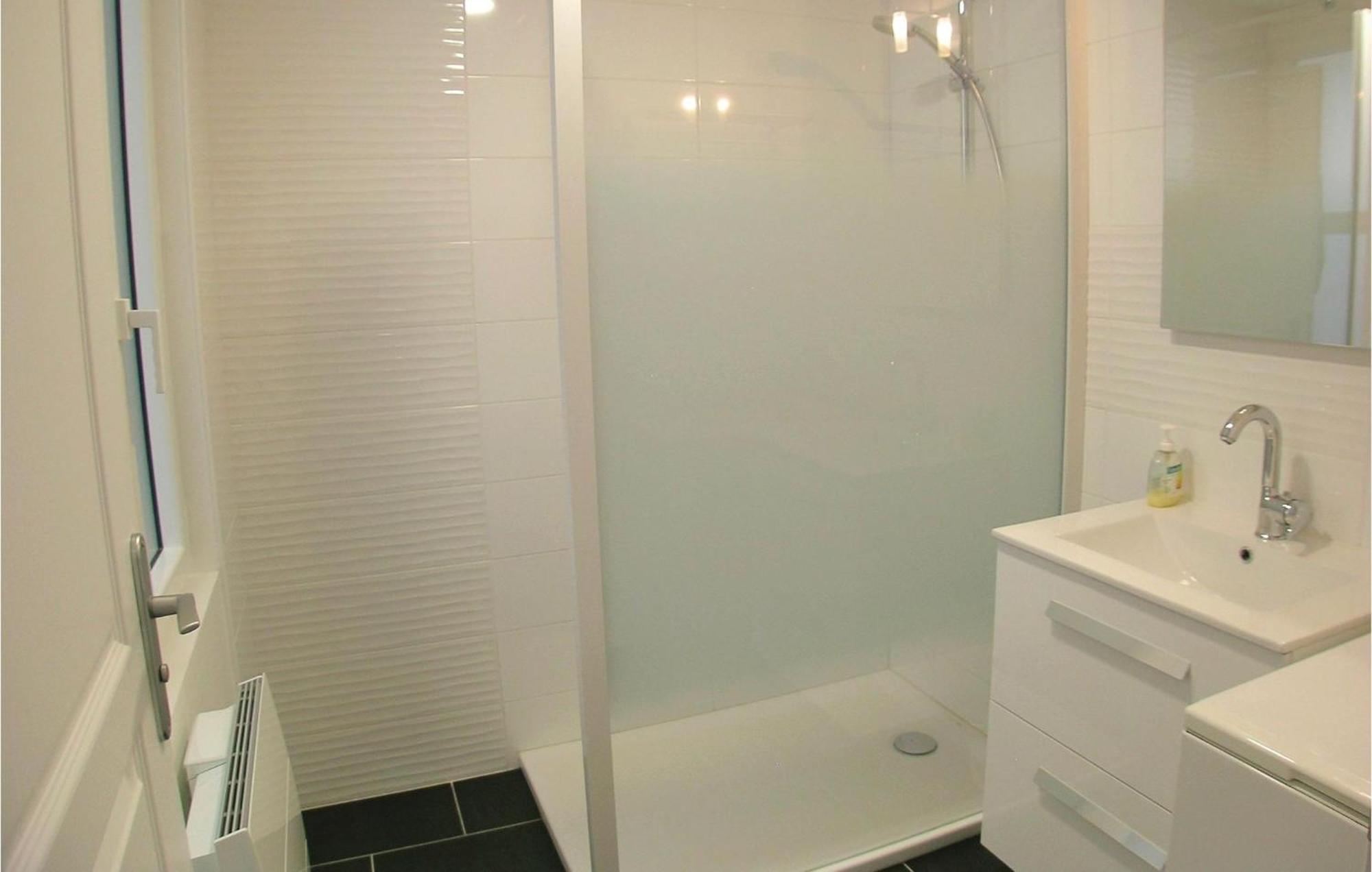 2 Bedroom Awesome Apartment In 梅尔·莱斯·拜恩斯 外观 照片