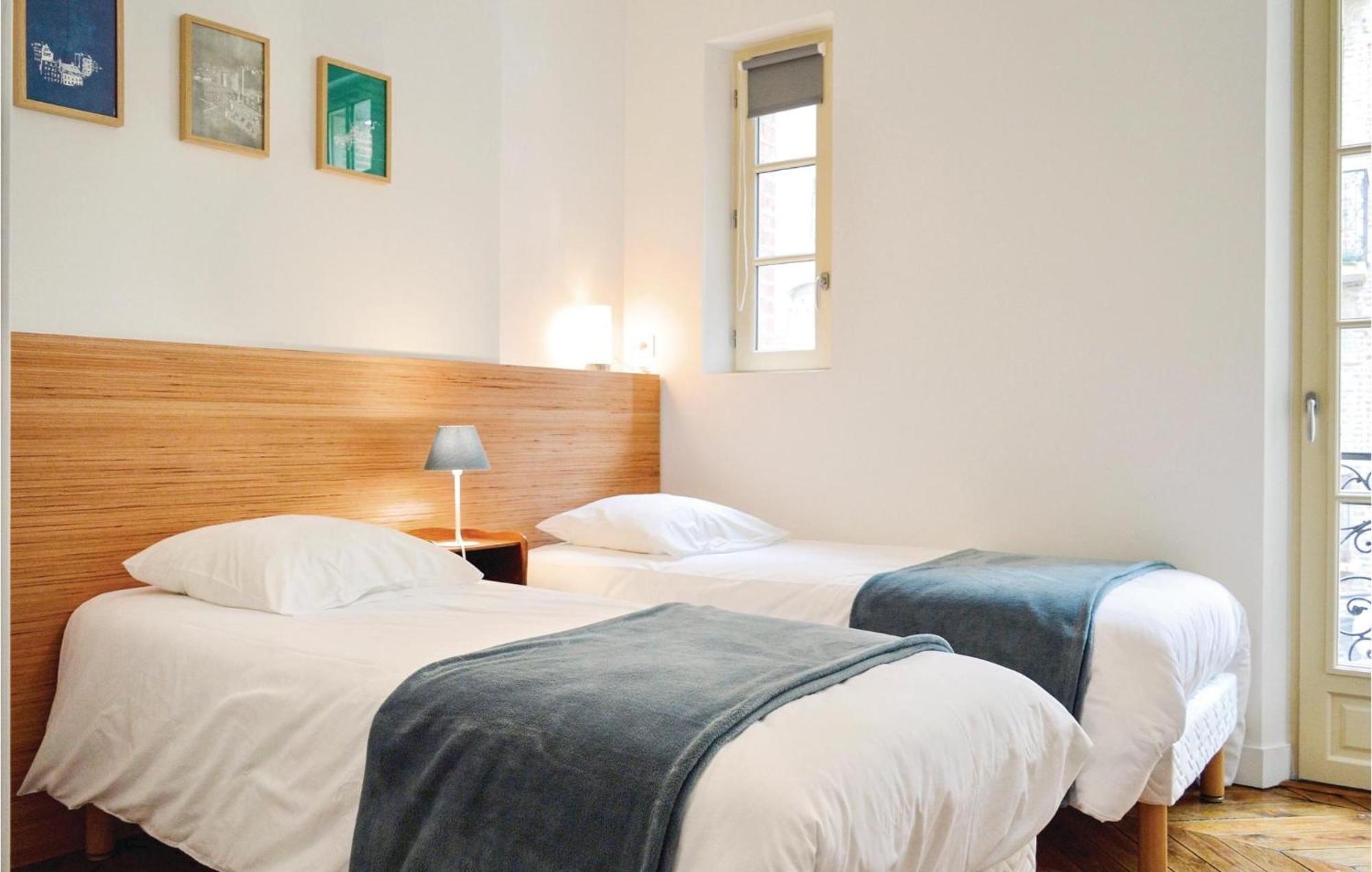 2 Bedroom Awesome Apartment In 梅尔·莱斯·拜恩斯 外观 照片