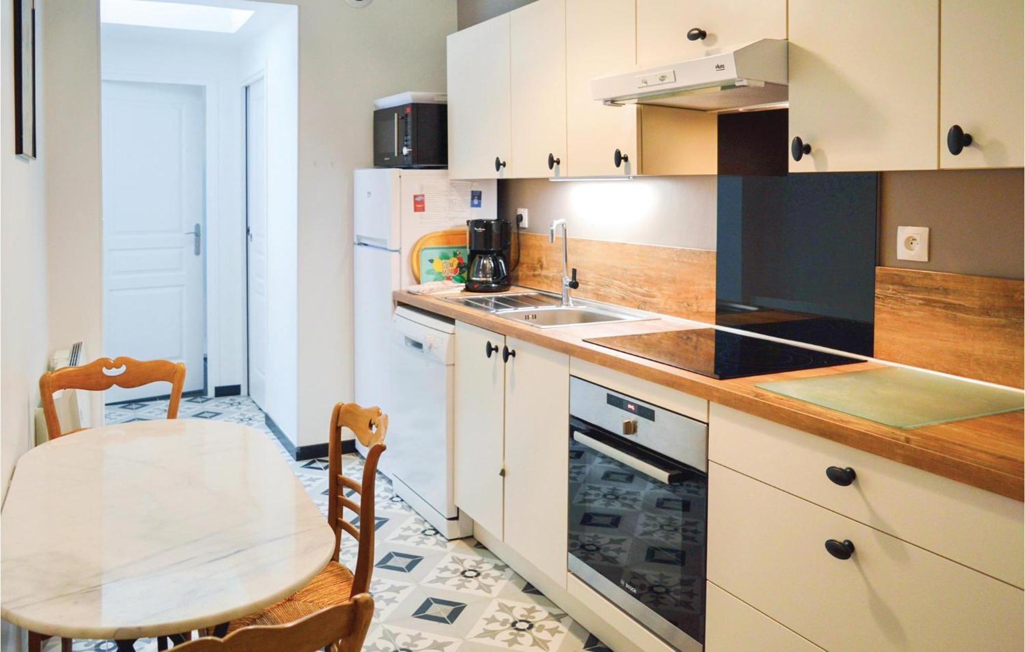 2 Bedroom Awesome Apartment In 梅尔·莱斯·拜恩斯 外观 照片