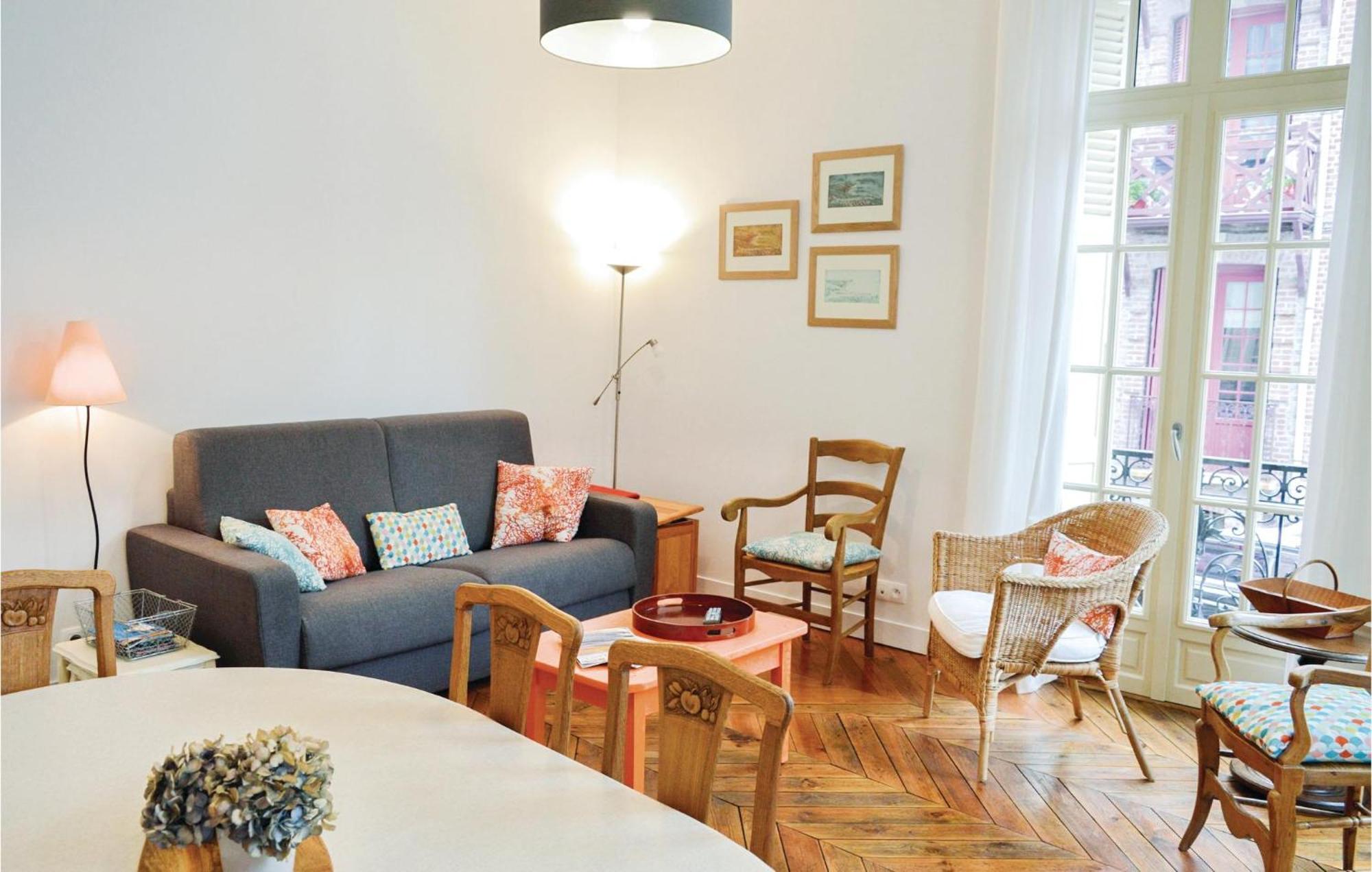 2 Bedroom Awesome Apartment In 梅尔·莱斯·拜恩斯 外观 照片